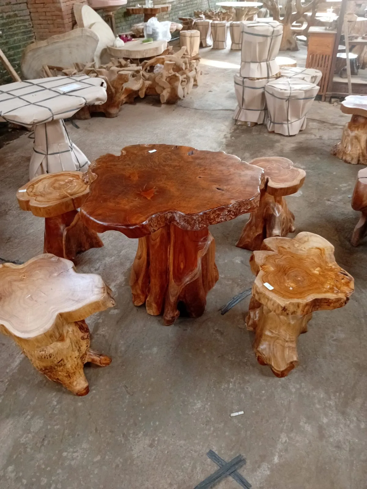 Set Meja Jamur 60x45 + 4 Stool Jamur
